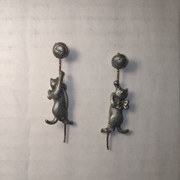 Meow Pewter Earrings - Picture 2 of 3